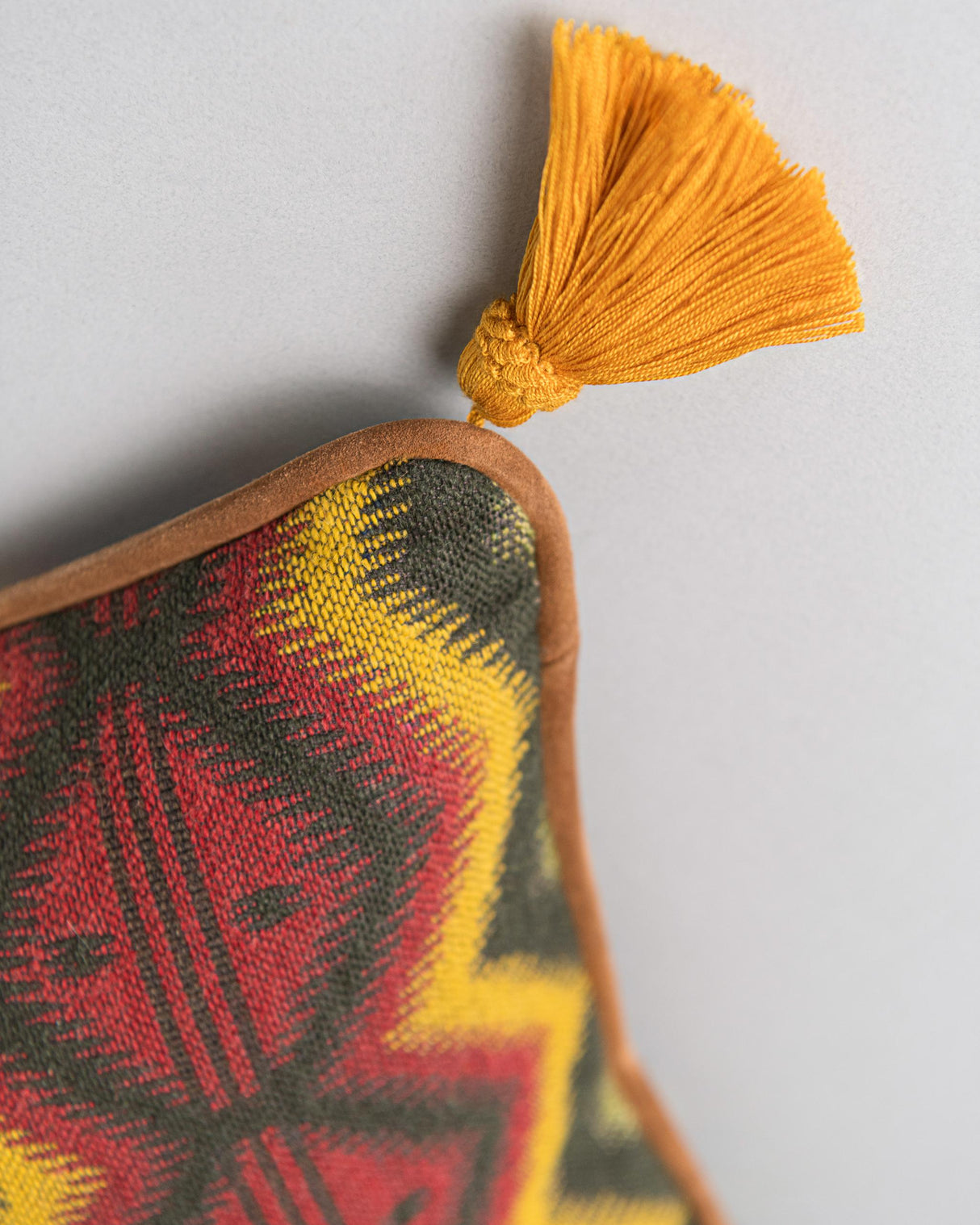 MindTheGap PYRAMIDENSPITZE Cushions Pillow