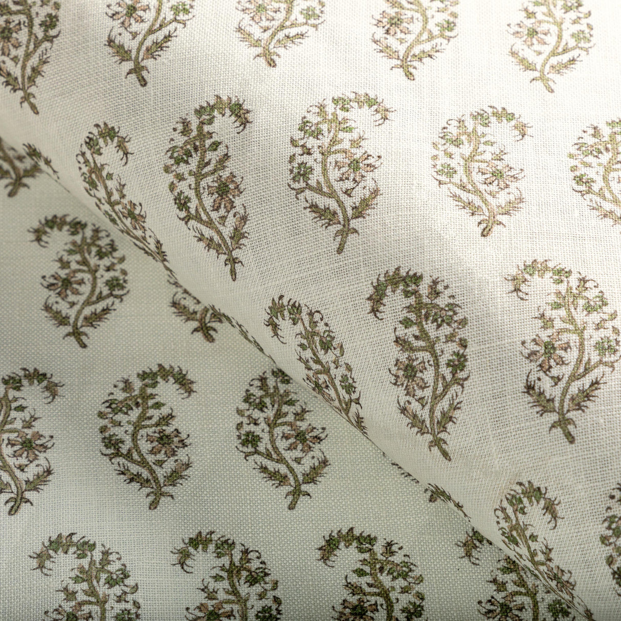 Lee Jofa INDIENNES PAISLEY IVY Fabric