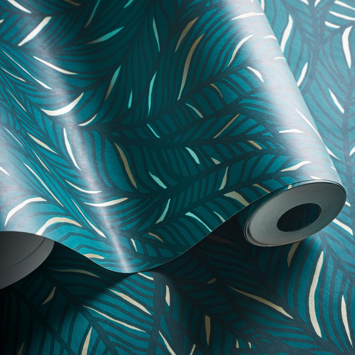 Clarke & Clarke SELVA EMERALD WP Wallpaper