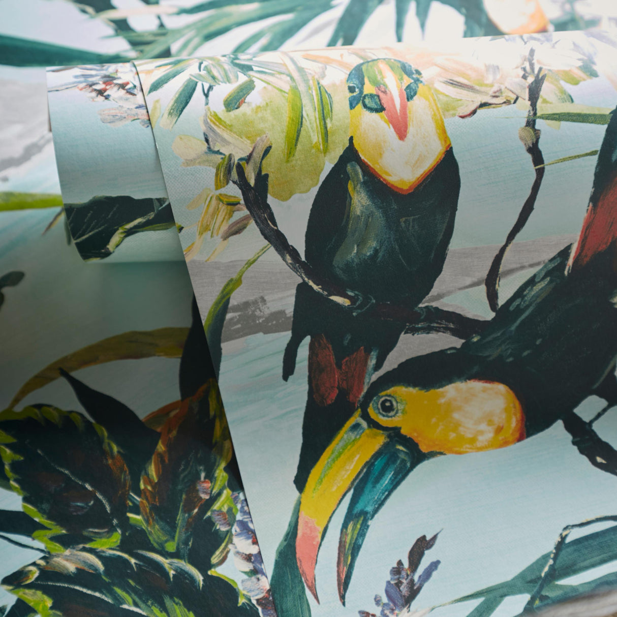 Clarke & Clarke TOUCAN SKY WP Wallpaper