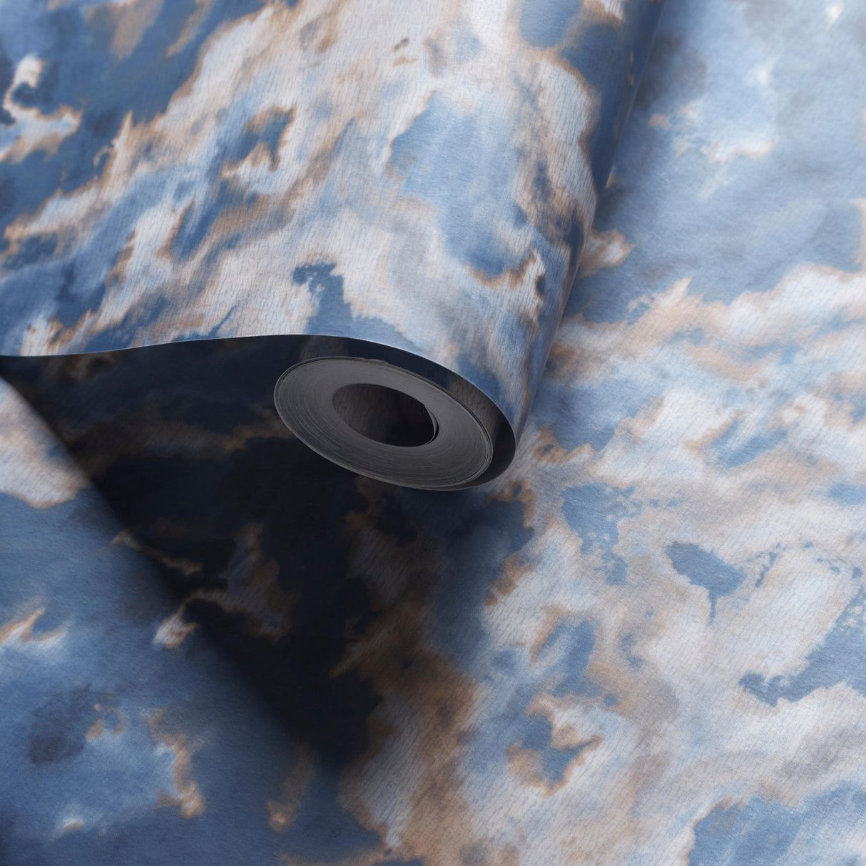 Clarke & Clarke AQUEOUS MIDNIGHT/SPICE WP Wallpaper