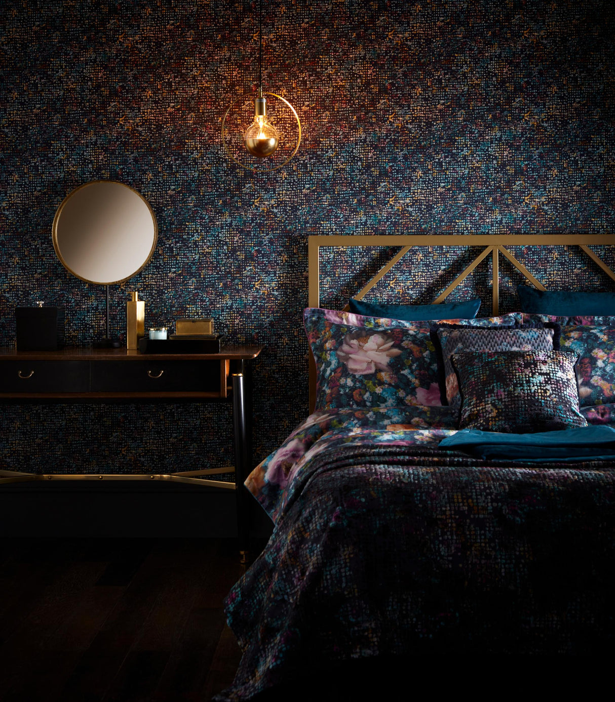 Clarke & Clarke SCINTILLA MIDNIGHT WP Wallpaper