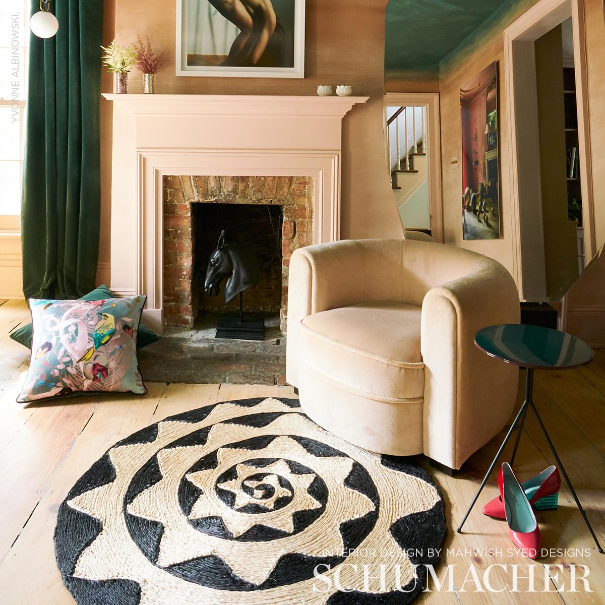 Schumacher Natural/Black 3.83' x 4.25' Espiral Rug