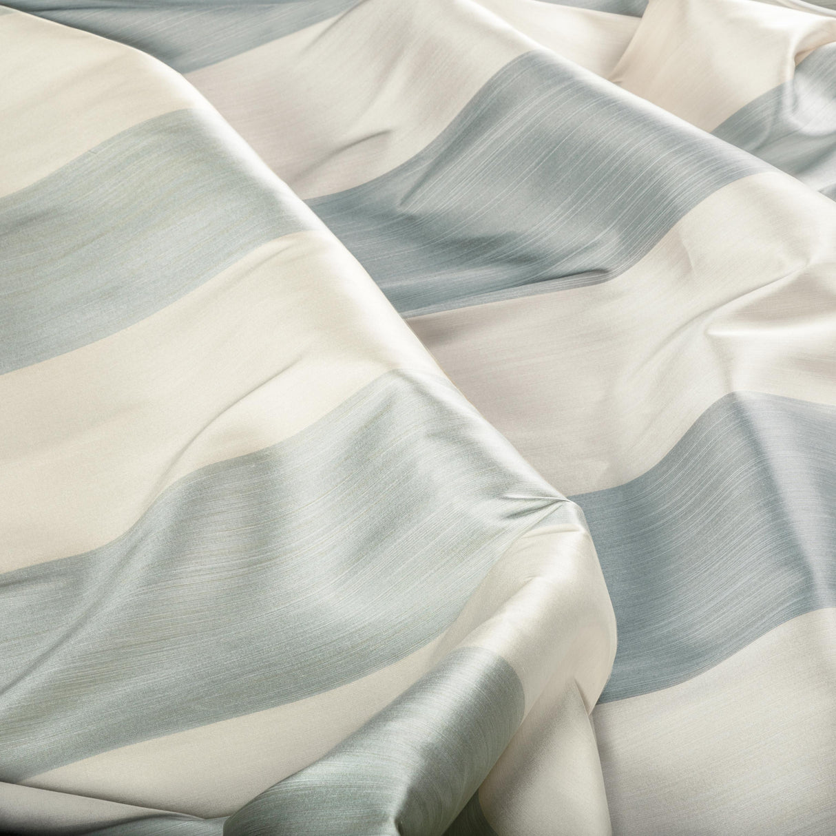 Kravet LINE DRAWN CHARCOAL Drapery Fabric