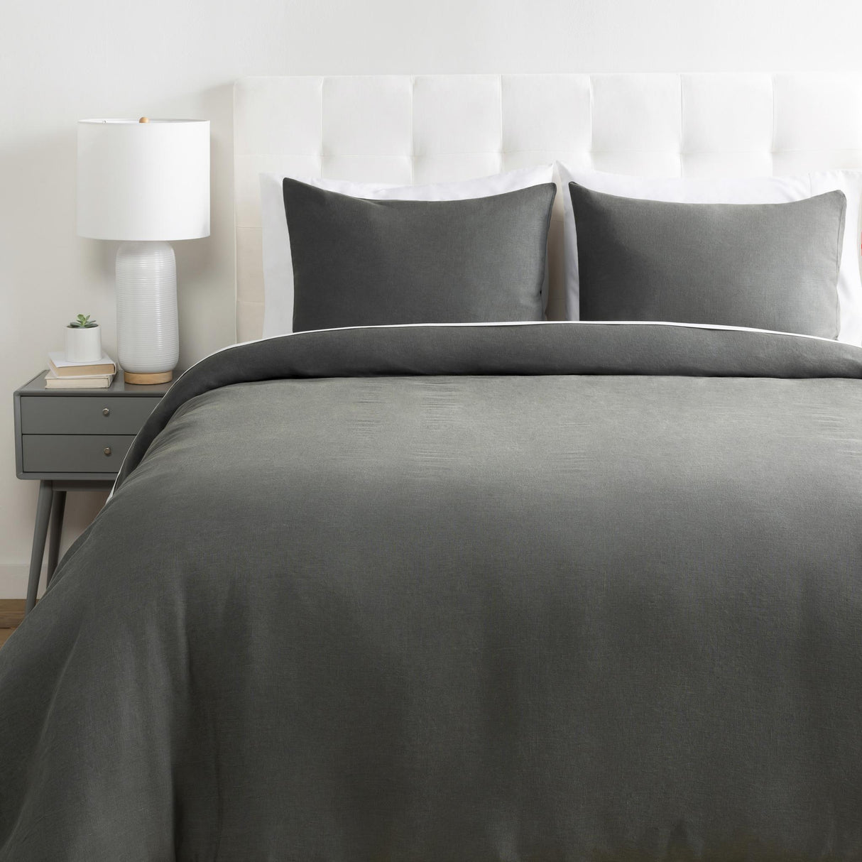 Surya Dawson DAW-2001 26"H x 26"W Bedding