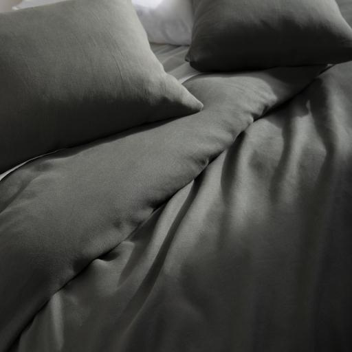 Surya Dawson DAW-2001 26"H x 26"W Bedding