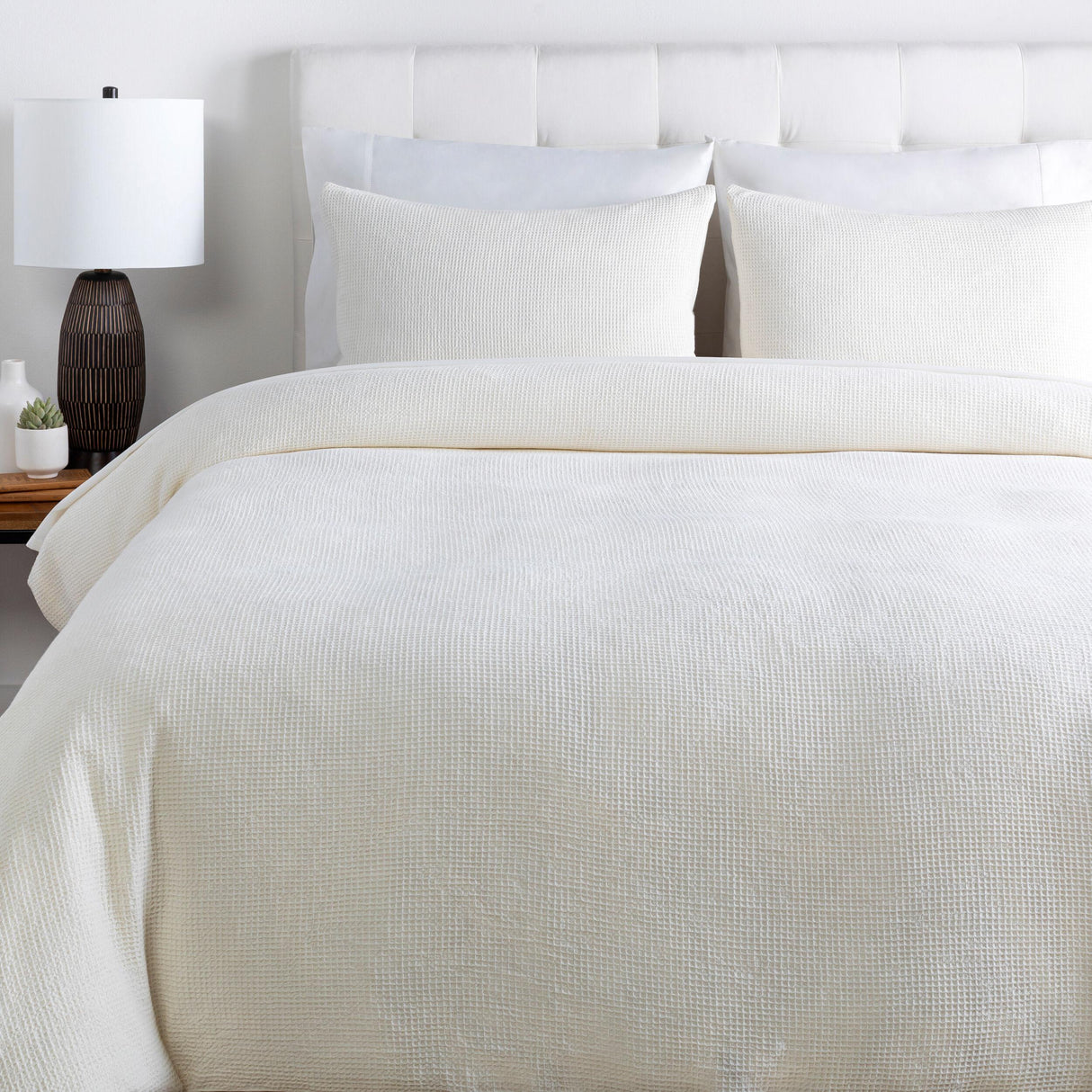 Livabliss Waffle WFL-1000 88"W x 92"L; 26"W x 20"L Bedding