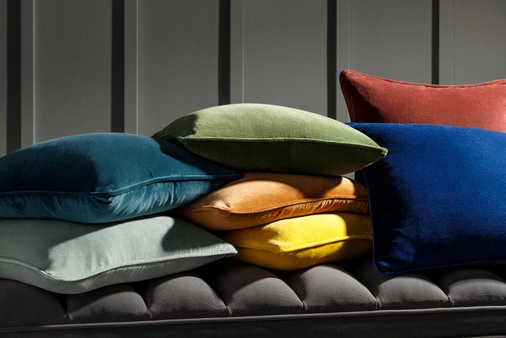 Surya Safflower SAFF-7194 18"L x 18"W Pillow Cover