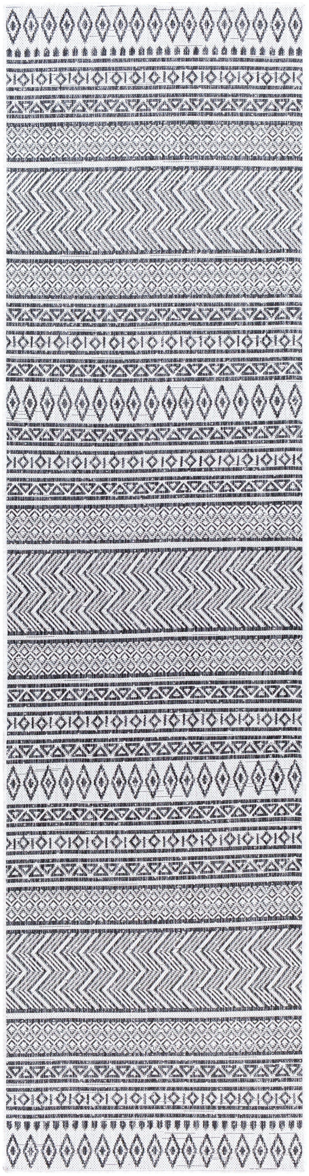 Surya Eagean EAG-2345 6'7" x 9' Oval Rug