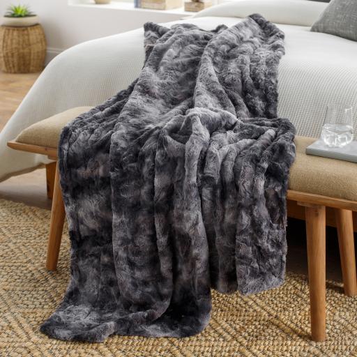 Surya Felina FLA-8000 50"W x 70"L Throw