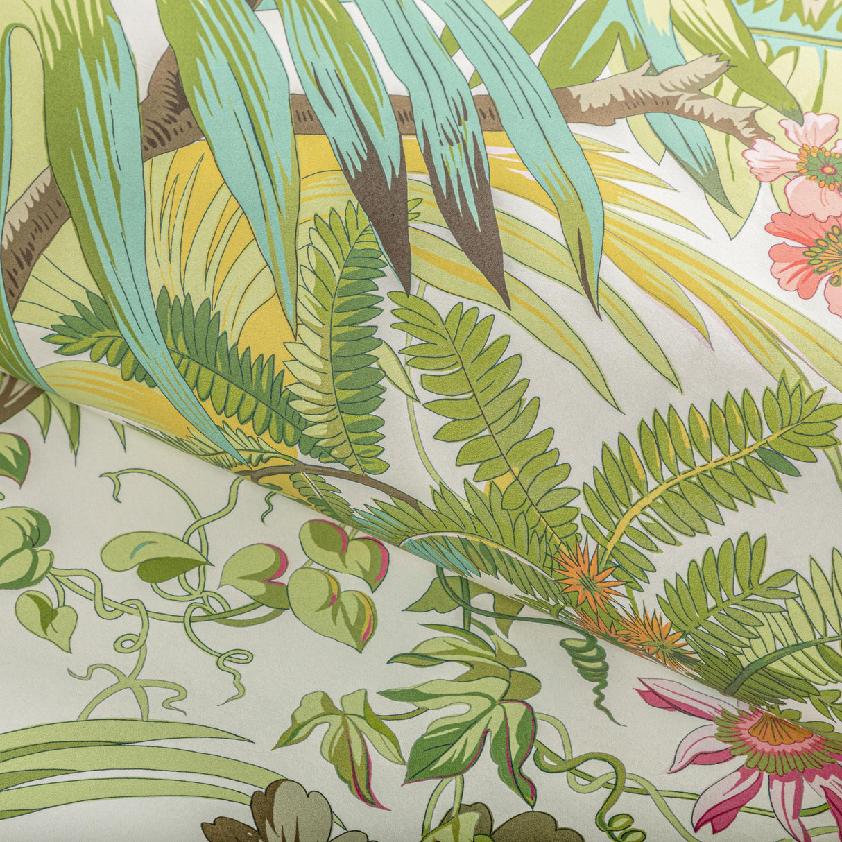Brunschwig & Fils MAJORELLE SPRING Wallpaper