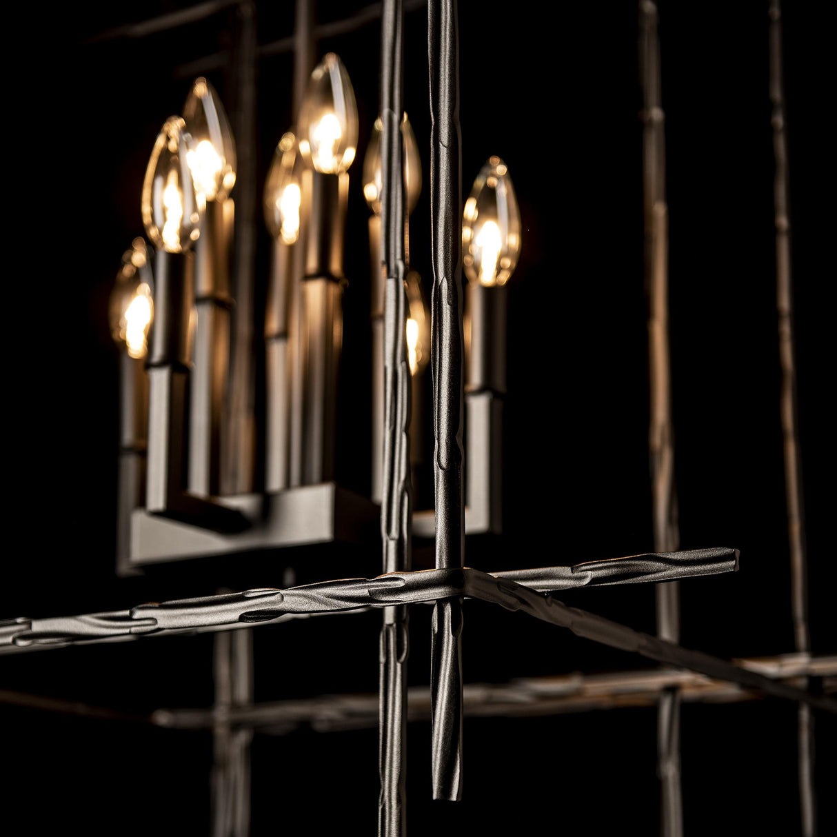 Hubbardton Forge 2023 Oil Rubbed Bronze Tura 8-Light Large Chandelier