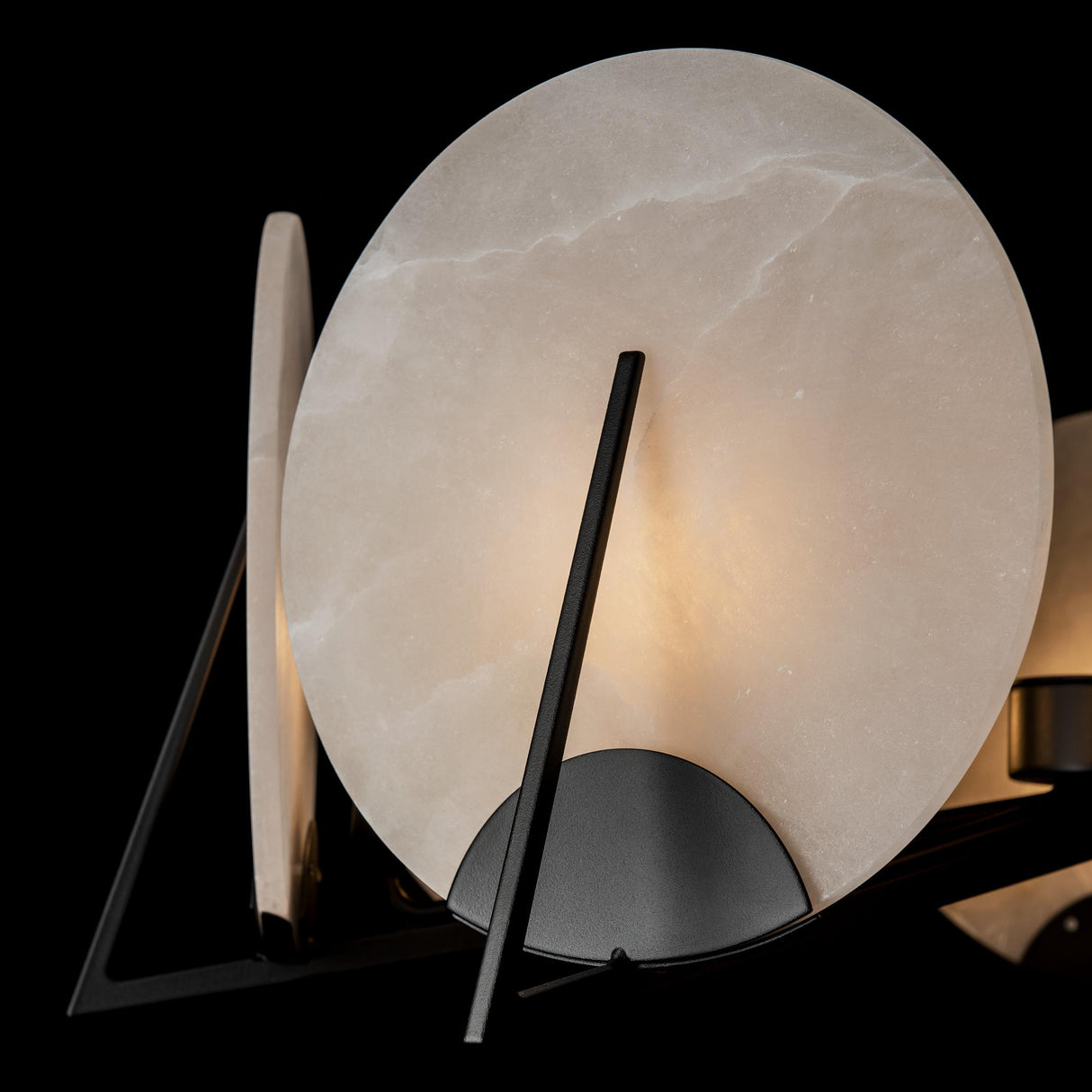 Hubbardton Forge 2023 Black Alabaster Multi Callisto 7-Light Pendant
