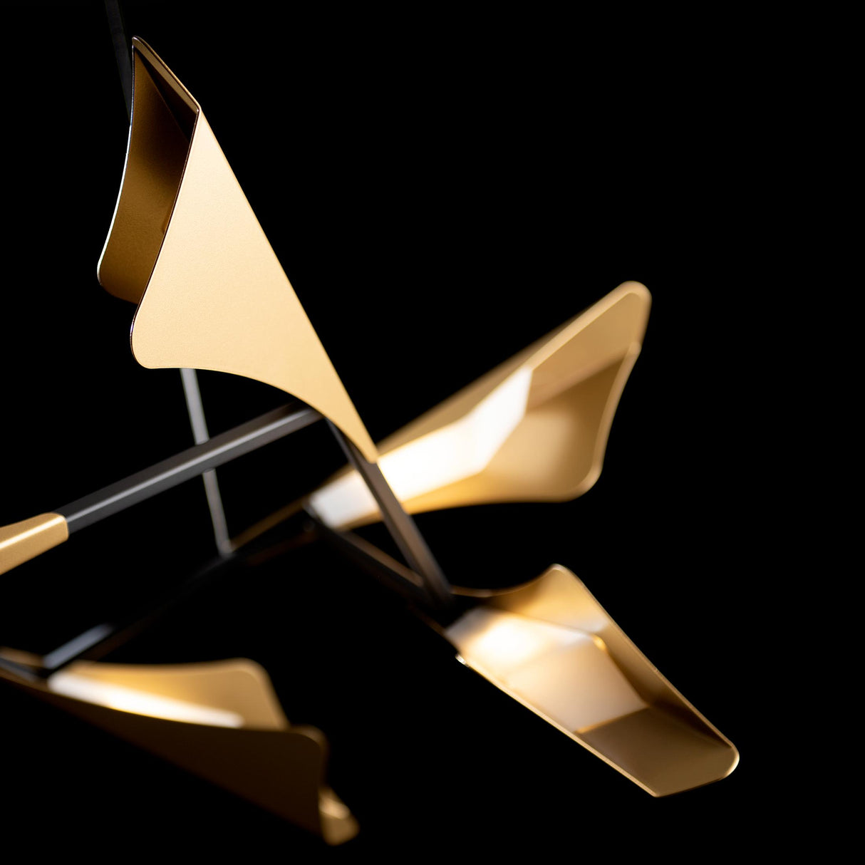 Hubbardton Forge 2020 Black Soft Gold Standard Plume 8-Light LED Pendant