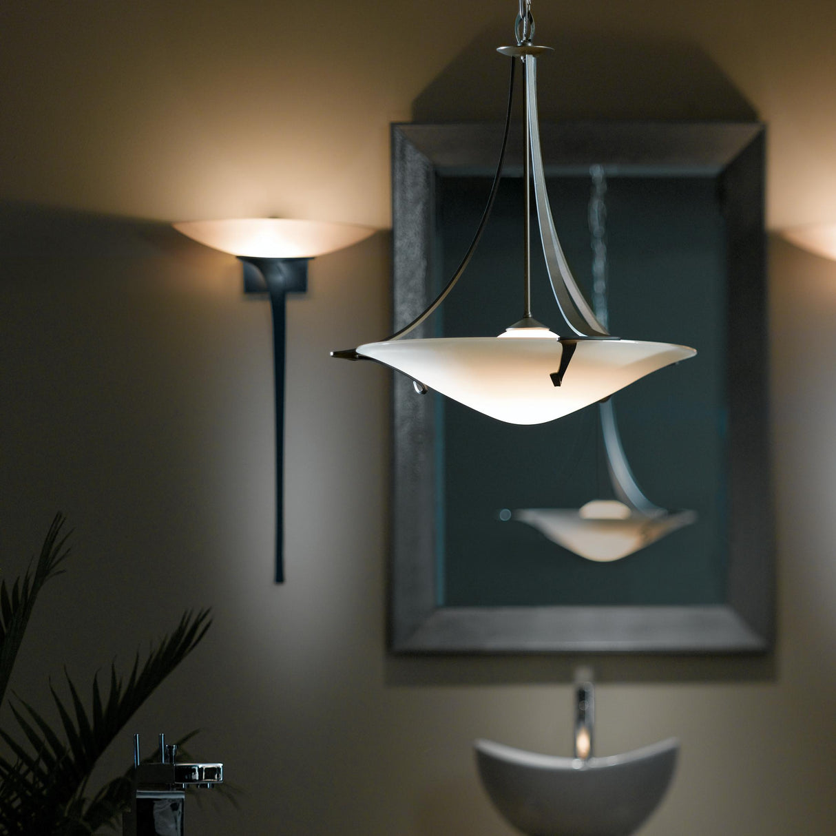 Hubbardton Forge 2010 Dark Smoke Sand Glass (SS) Antasia Pendant