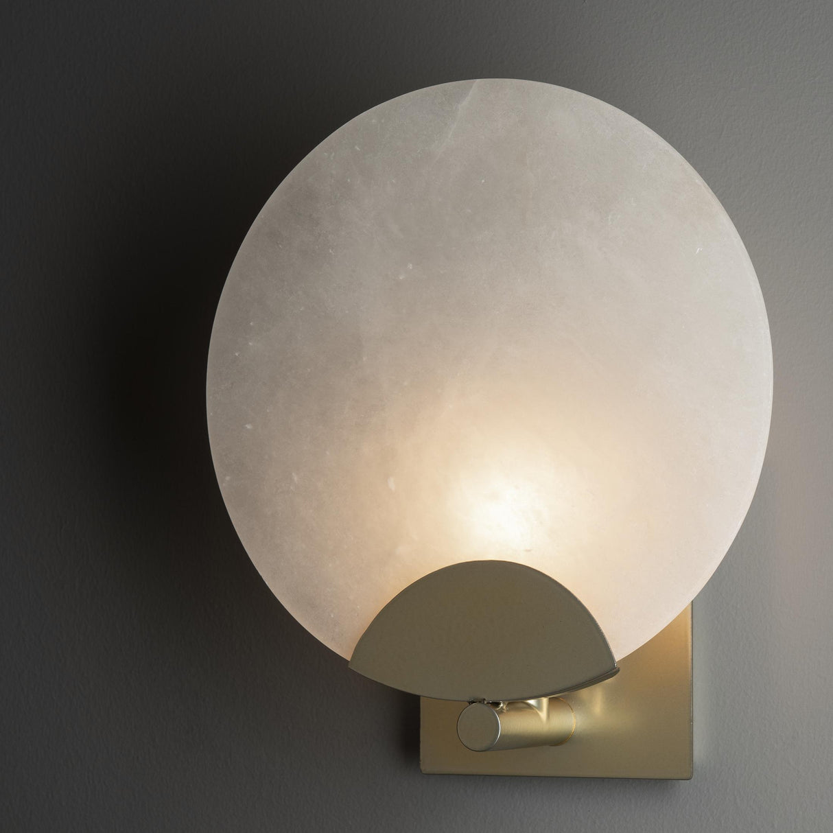 Hubbardton Forge 2023 Modern Brass Alabaster Callisto 1-Light Sconce
