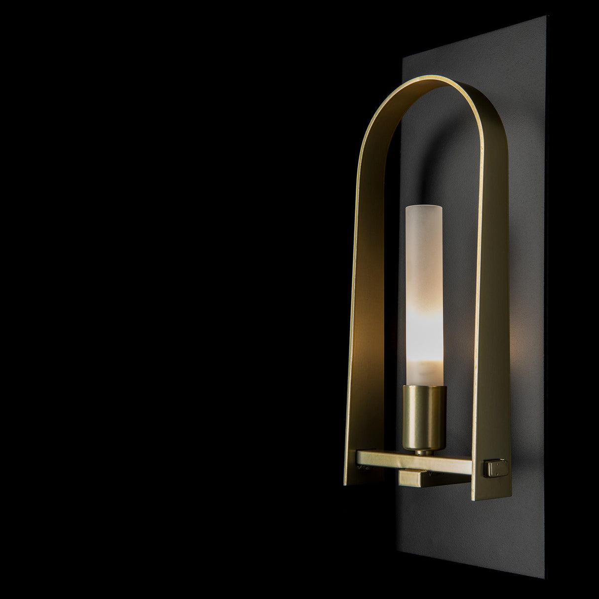 Hubbardton Forge 2023 Black Modern Brass Frosted Glass (FD) Triomphe 1-Light Sconce
