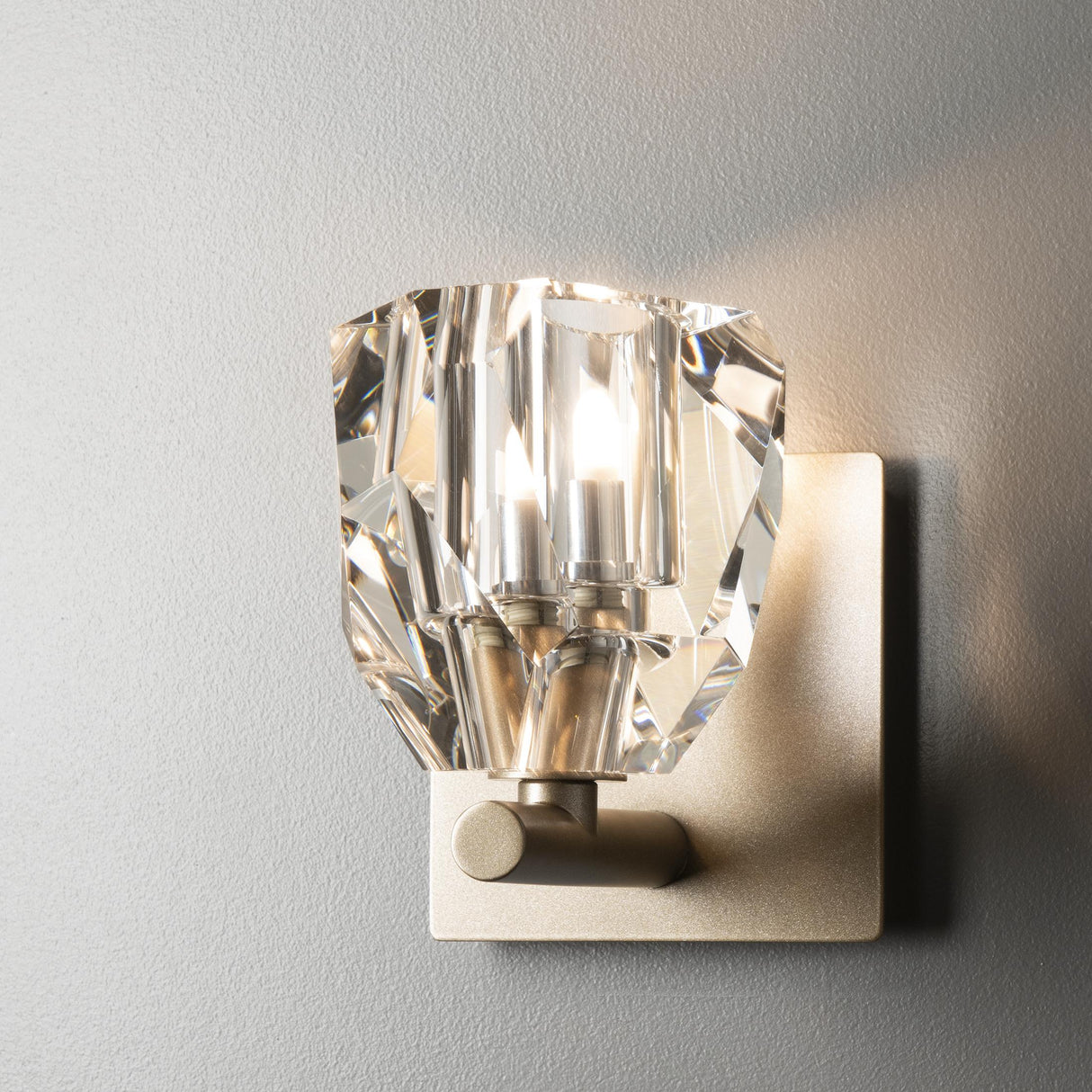 Hubbardton Forge 2022 Soft Gold Crystal Gatsby 1-Light Bath Sconce