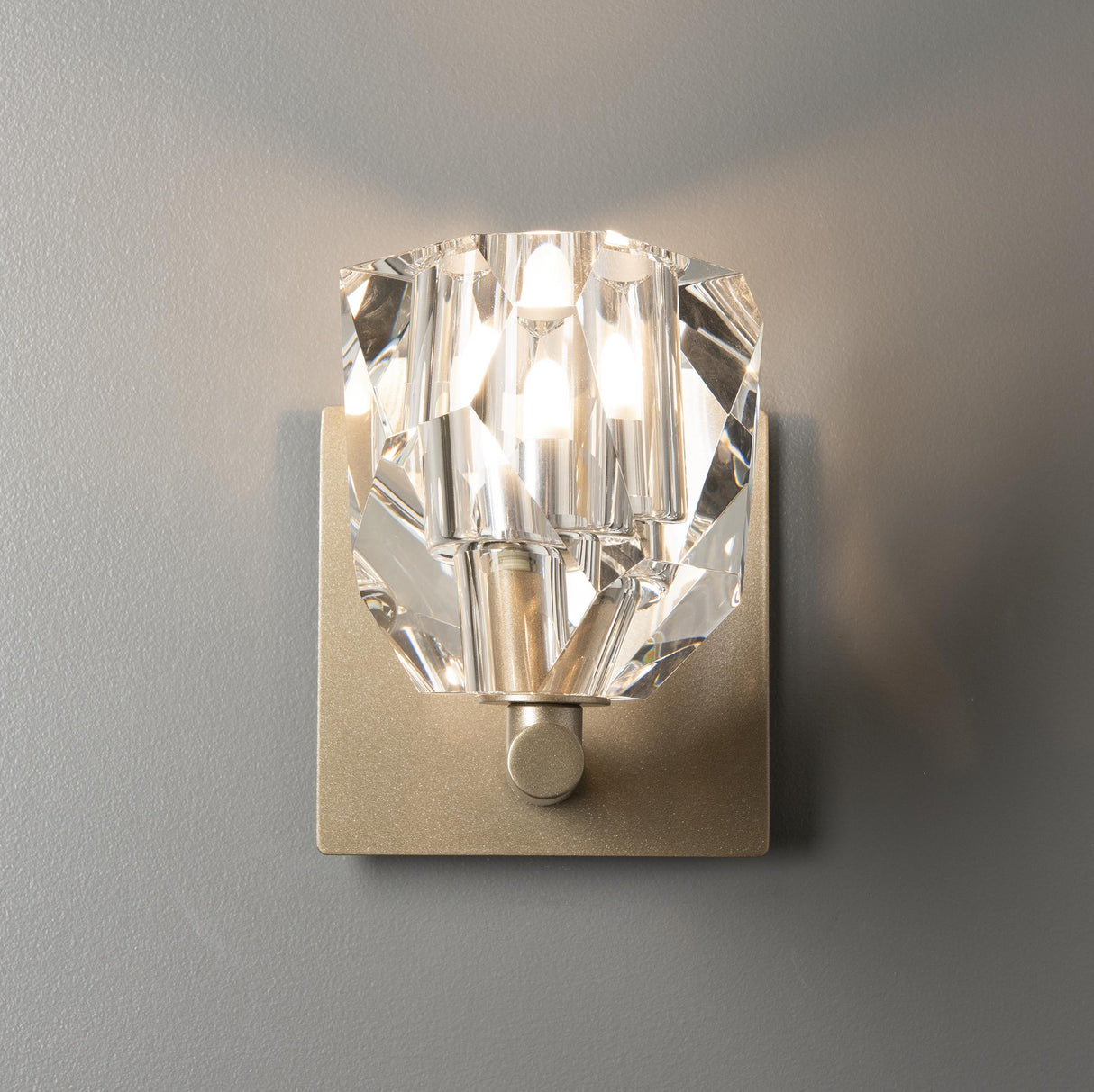 Hubbardton Forge 2022 Soft Gold Crystal Gatsby 1-Light Bath Sconce