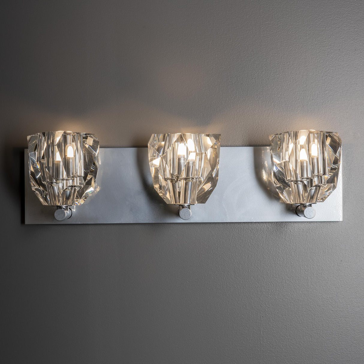 Hubbardton Forge 2022 Sterling Crystal Gatsby 3-Light Bath Sconce