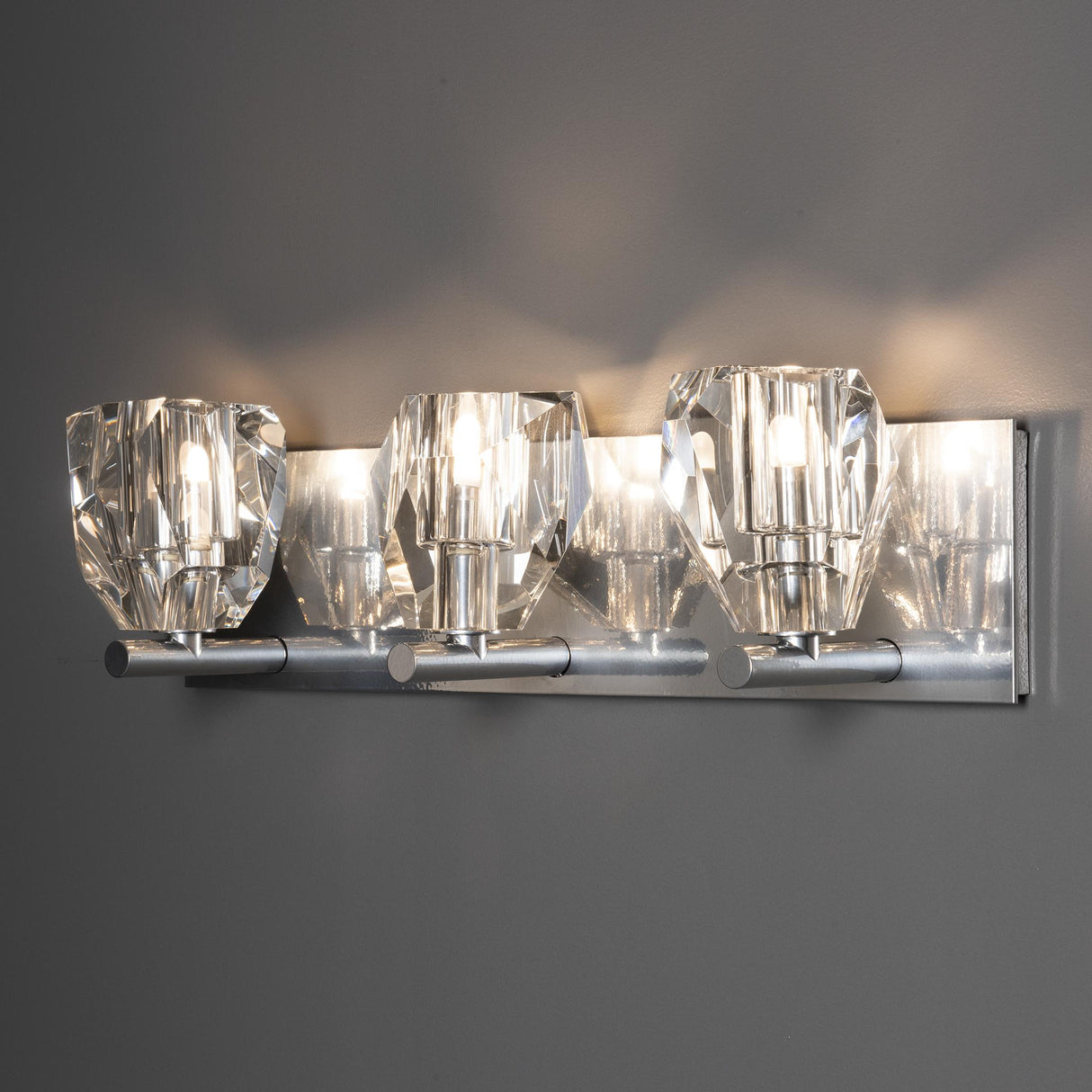 Hubbardton Forge 2022 Sterling Crystal Gatsby 3-Light Bath Sconce
