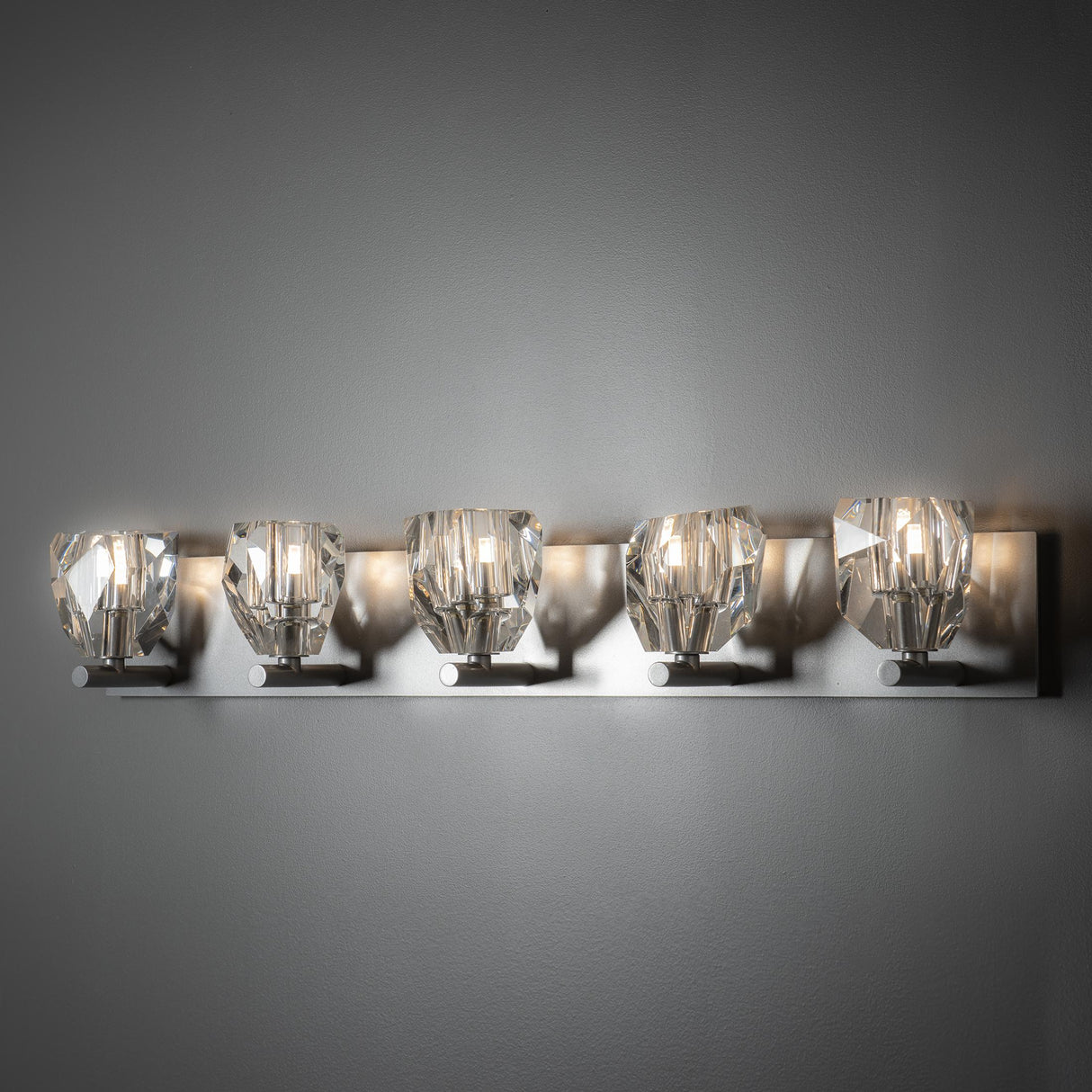 Hubbardton Forge 2022 Vintage Platinum Crystal Gatsby 5-Light Bath Sconce