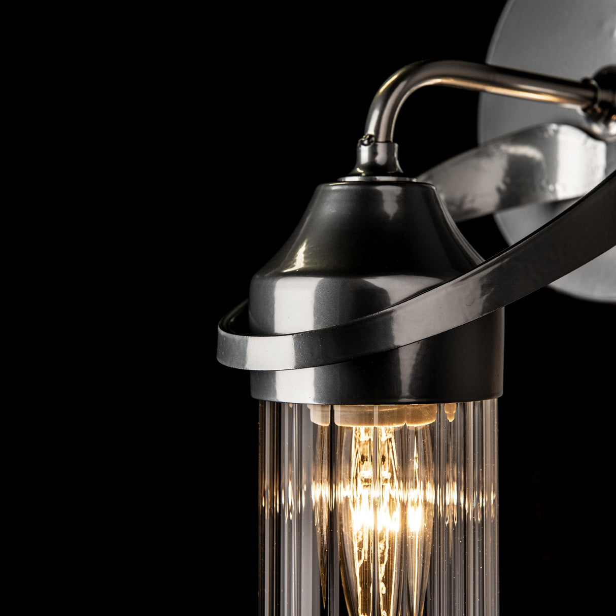 Hubbardton Forge 2022 Sterling Clear Glass (ZM) Bow 1-Light Bath Sconce