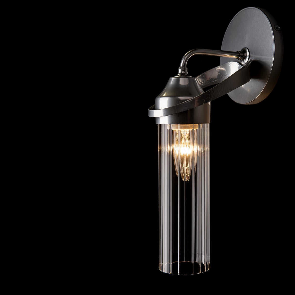 Hubbardton Forge 2022 Sterling Clear Glass (ZM) Bow 1-Light Bath Sconce
