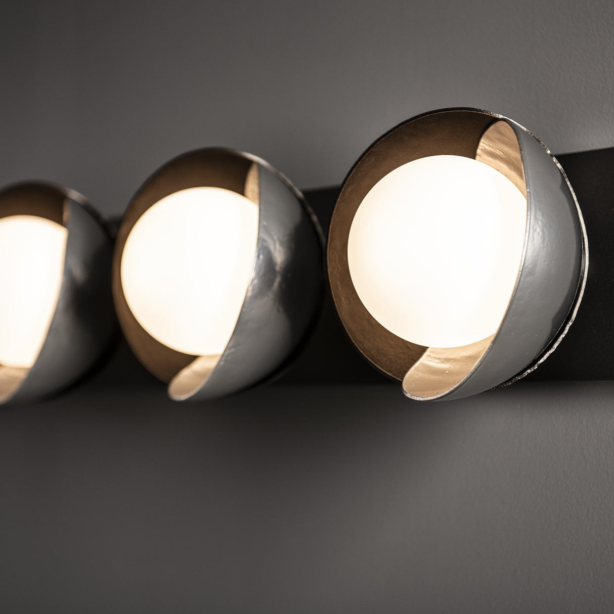 Hubbardton Forge 2022 Oil Rubbed Bronze Sterling Opal Glass (GG) Brooklyn 5-Light Straight Double Shade Bath Sconce