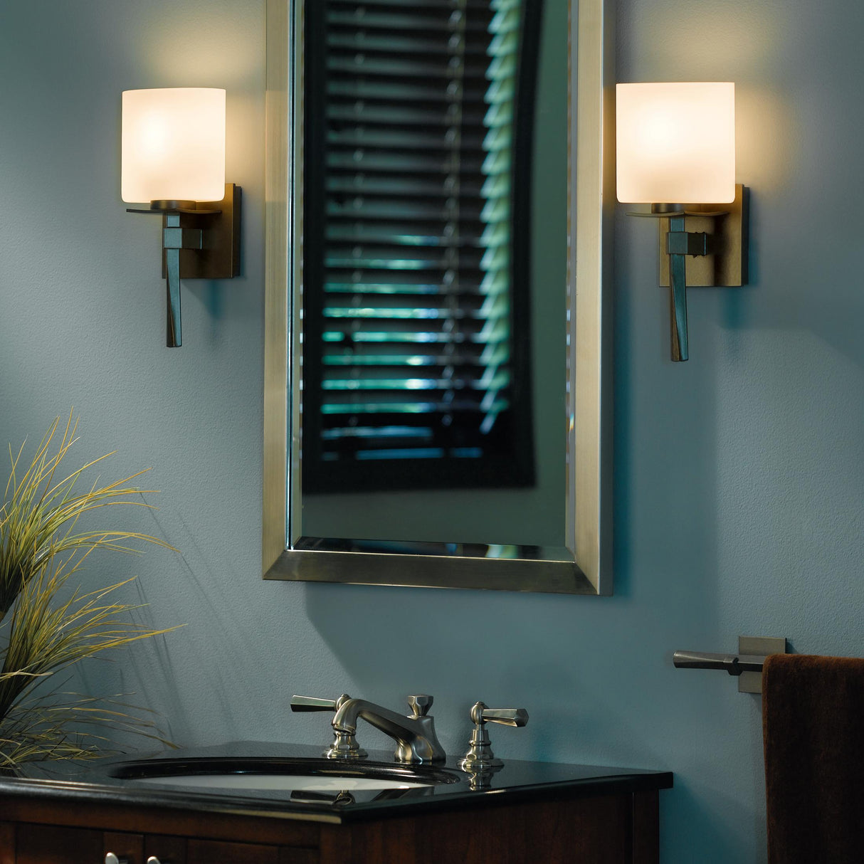 Hubbardton Forge 2010 Dark Smoke Opal Glass (GG) Beacon Hall Ellipse Glass Sconce