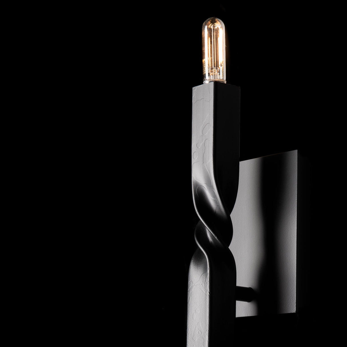 Hubbardton Forge 2022 Black Helix Sconce