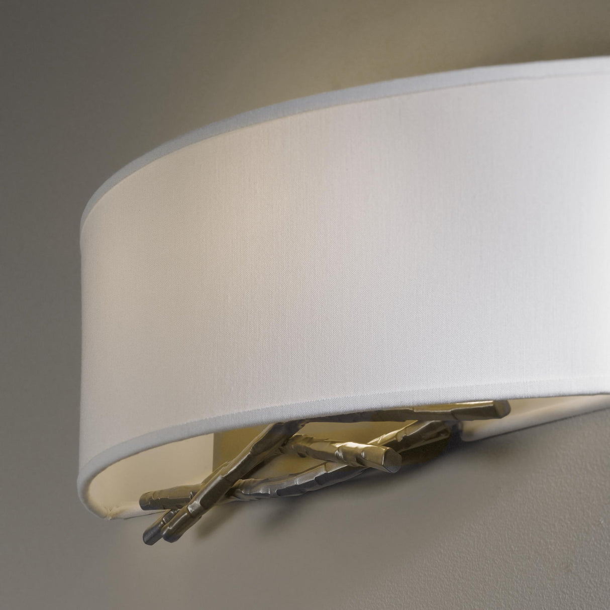 Hubbardton Forge 2011 Dark Smoke Natural Anna Shade (SF) Brindille Sconce