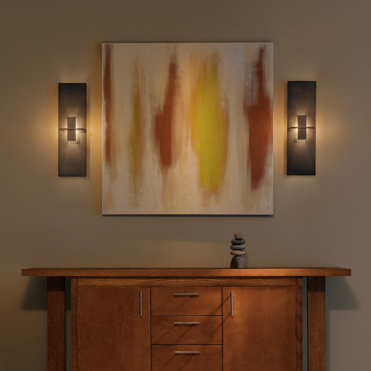Hubbardton Forge 2010 Dark Smoke White Art Glass (BB) Aperture Vertical Sconce