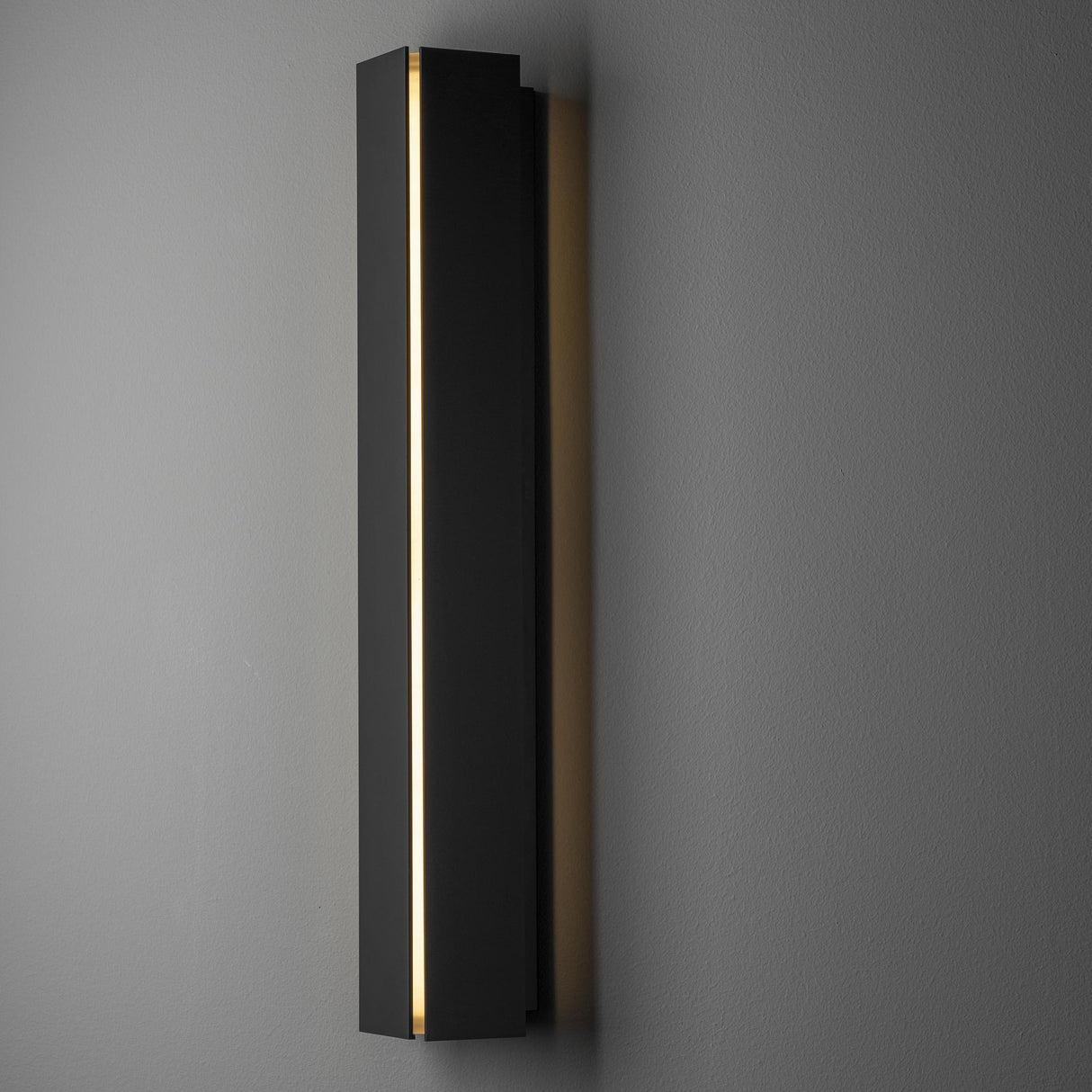 Hubbardton Forge 2023 Black Ivory Art Glass (CC) Gallery LED Sconce