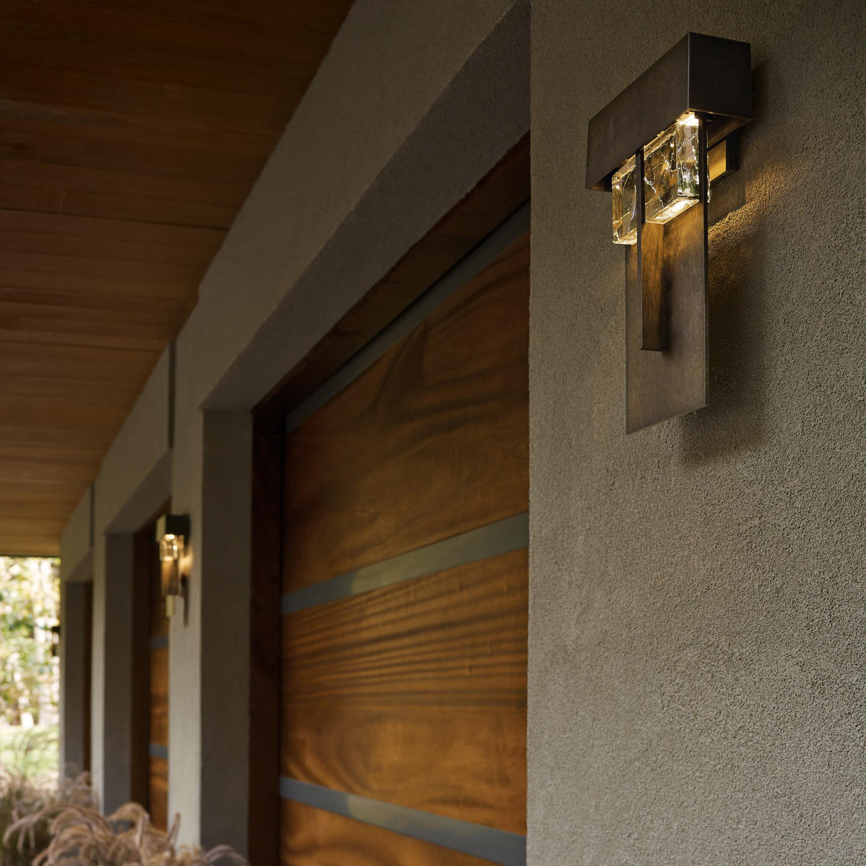 Hubbardton Forge 2016 Coastal Dark Smoke Clear Glass with Shards (YP) Shard Large LED Outdoor Sconce