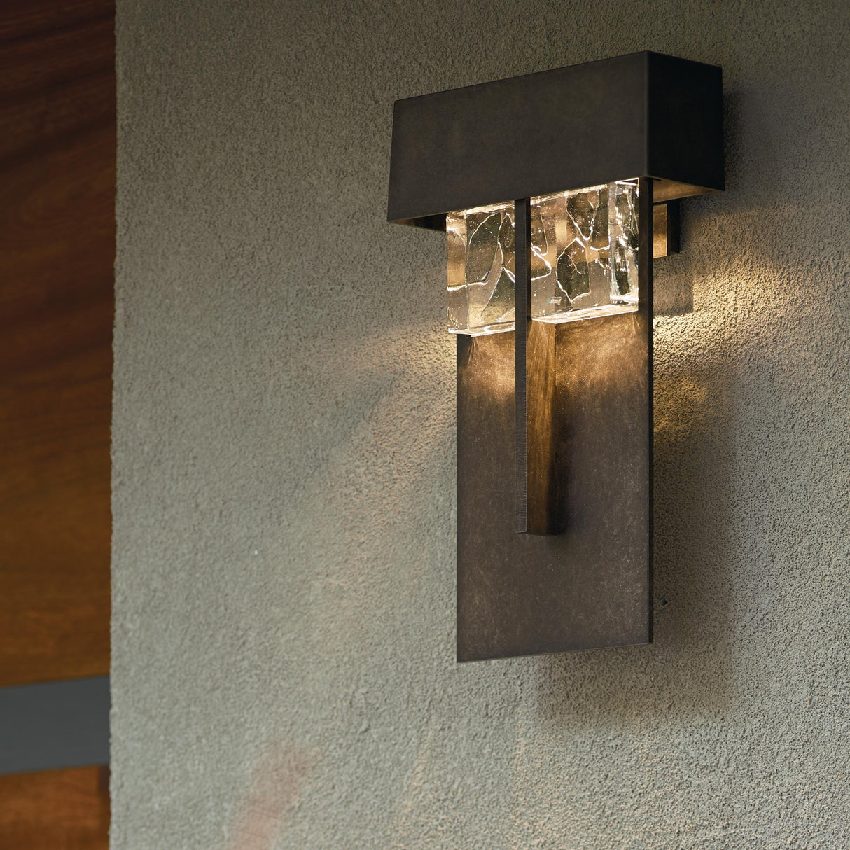 Hubbardton Forge 2016 Coastal Dark Smoke Clear Glass with Shards (YP) Shard Large LED Outdoor Sconce