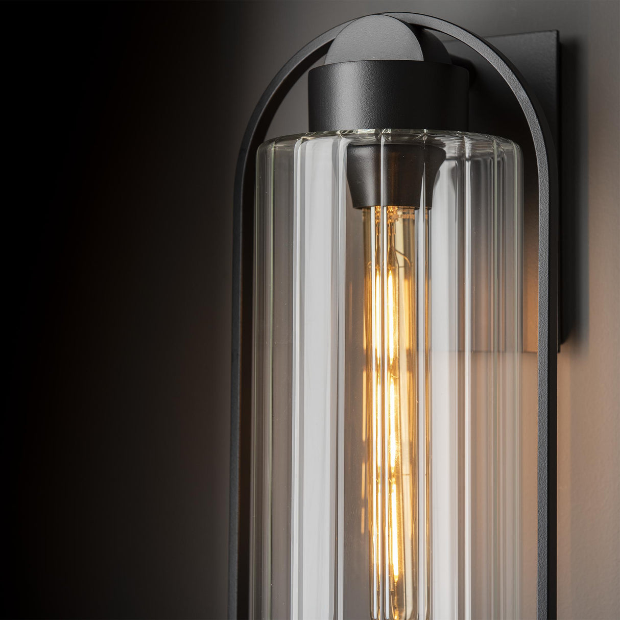 Hubbardton Forge 2023 Coastal Black Clear Glass (ZM) Alcove Large Outdoor Sconce