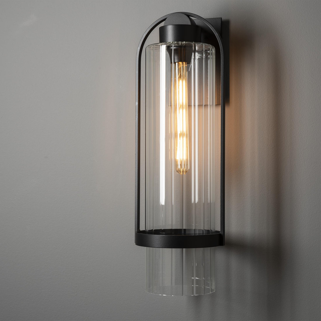 Hubbardton Forge 2023 Coastal Black Clear Glass (ZM) Alcove Large Outdoor Sconce