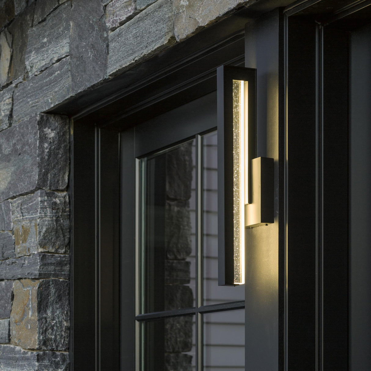 Hubbardton Forge 2018 Coastal Black Seeded Clear Glass (II) Edge Medium LED Outdoor Sconce