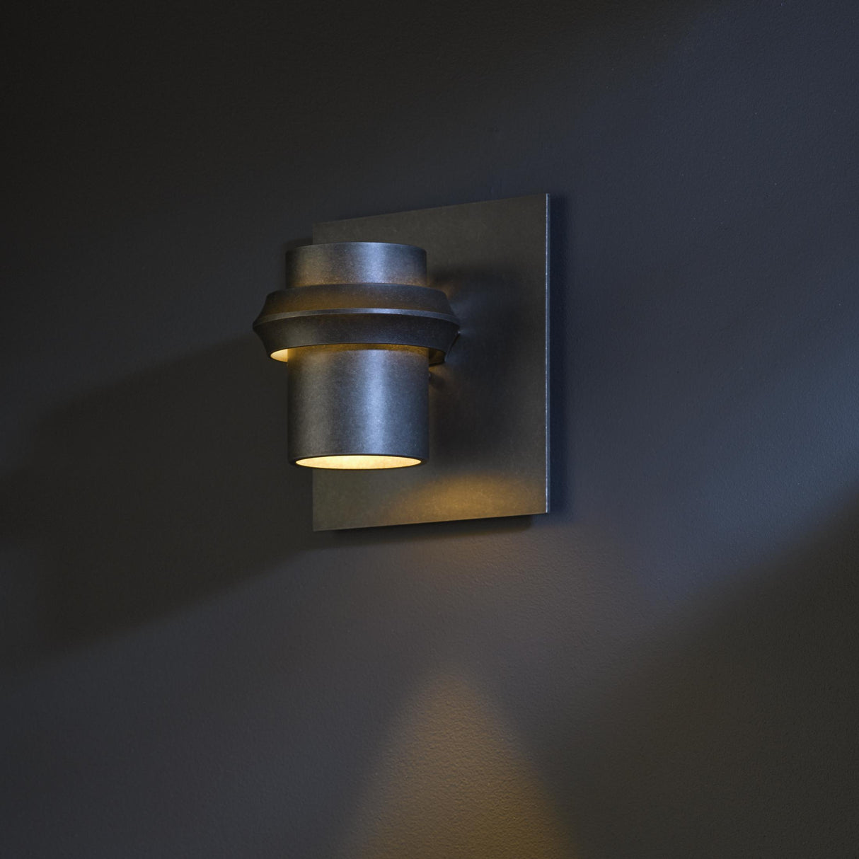 Hubbardton Forge 2011 Coastal Dark Smoke Twilight Small Dark Sky Friendly Outdoor Sconce
