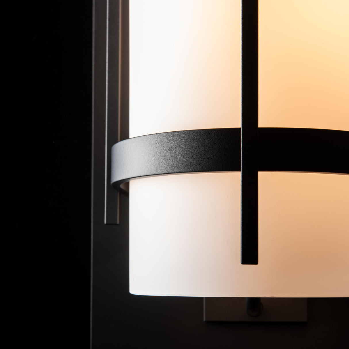Hubbardton Forge 2010 Coastal Black Opal Glass (GG) Banded Extra Large Outdoor Sconce