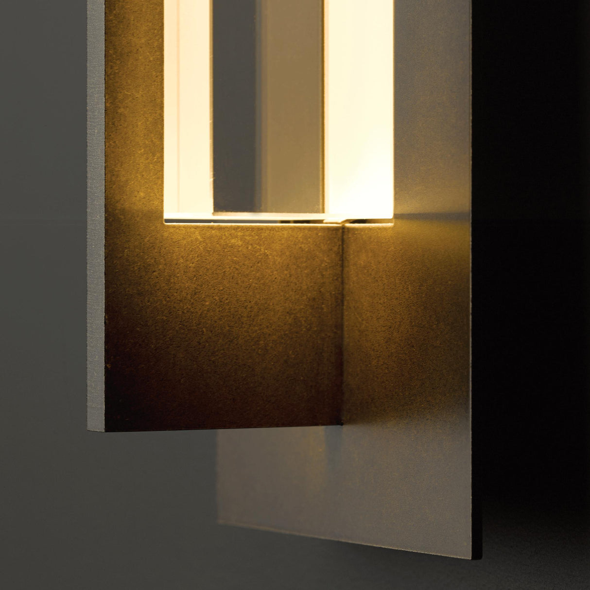 Hubbardton Forge 2012 Coastal Bronze Clear Glass (ZM) Axis Large Outdoor Sconce