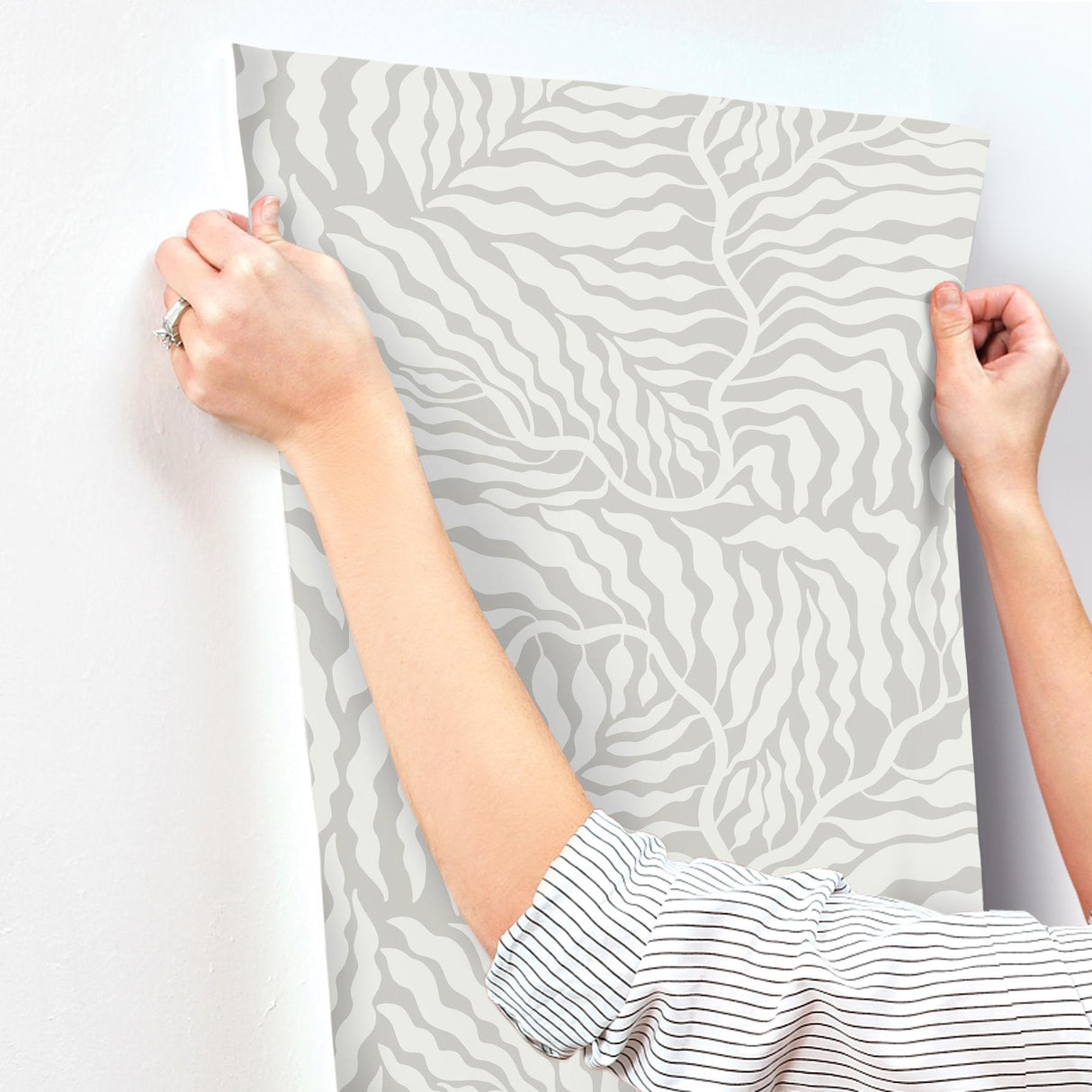 York Grey & White Fern Fronds Grey Wallpaper