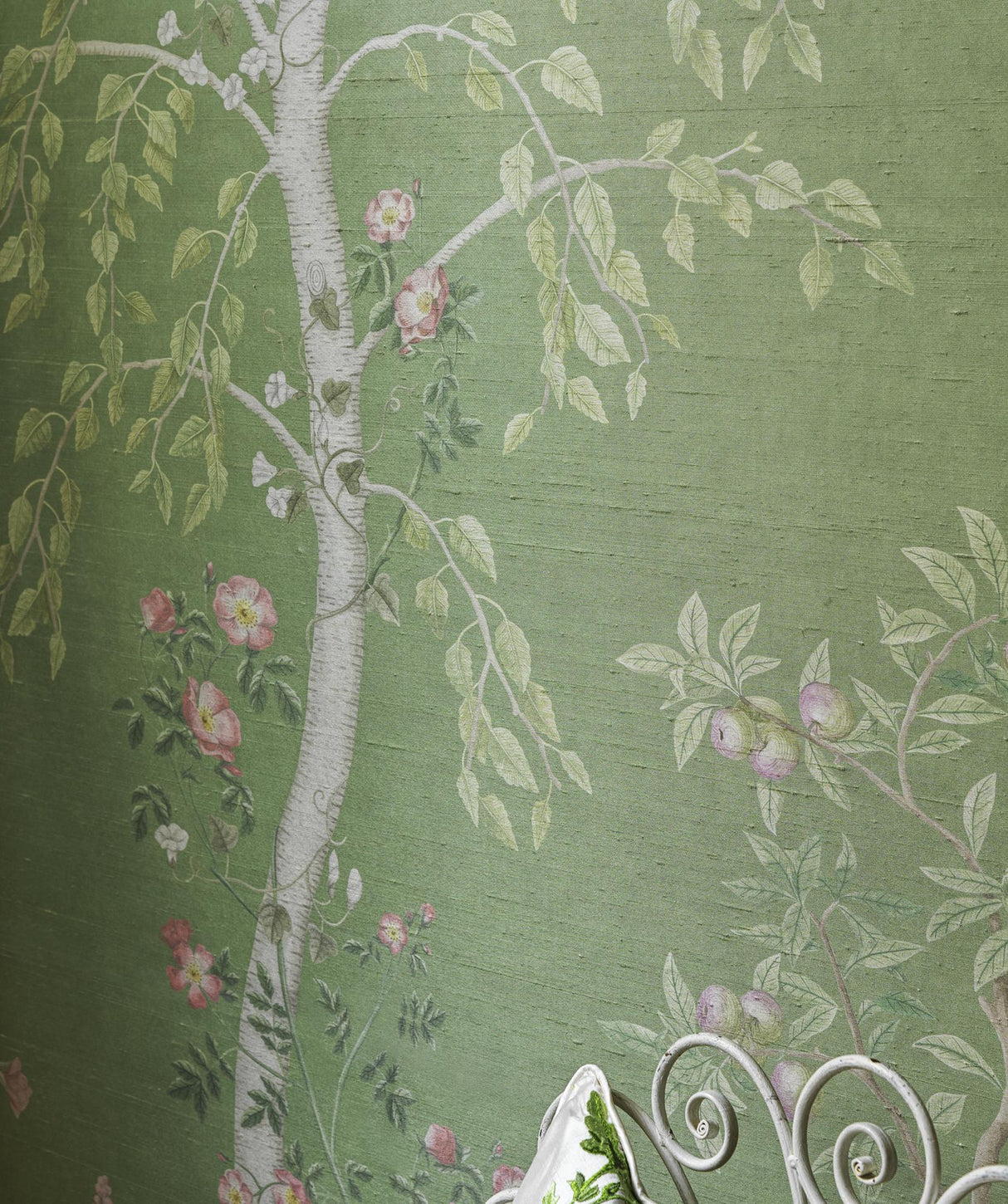 Cole & Son SEASONAL WOODS SILK OLIVE SILK Wallpaper