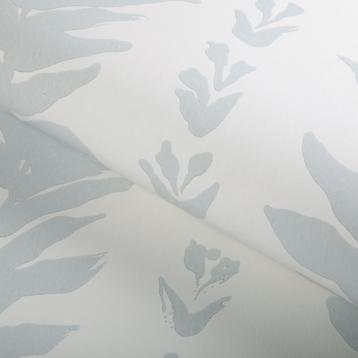 Kravet CLIMBING LEAVES WP MIST Wallpaper