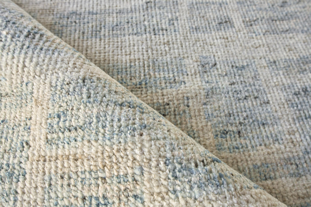 Exquisite Rugs Aldridge Hand-knotted Wool/Bamboo Silk 4481 Light Blue/Ivory 8' x 10' Area Rug