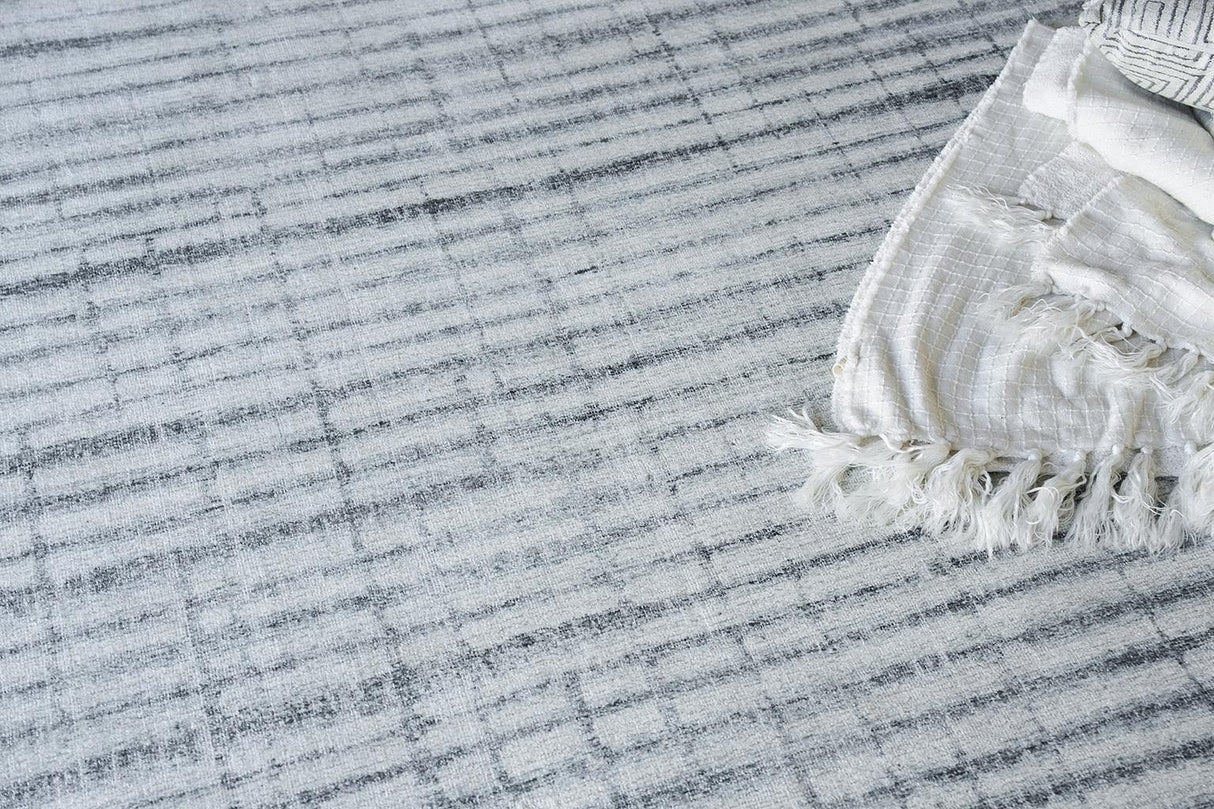 Exquisite Rugs Allure Hand-loomed Wool/Bamboo Silk 6340 Ivory/Blue 8' x 10' Area Rug