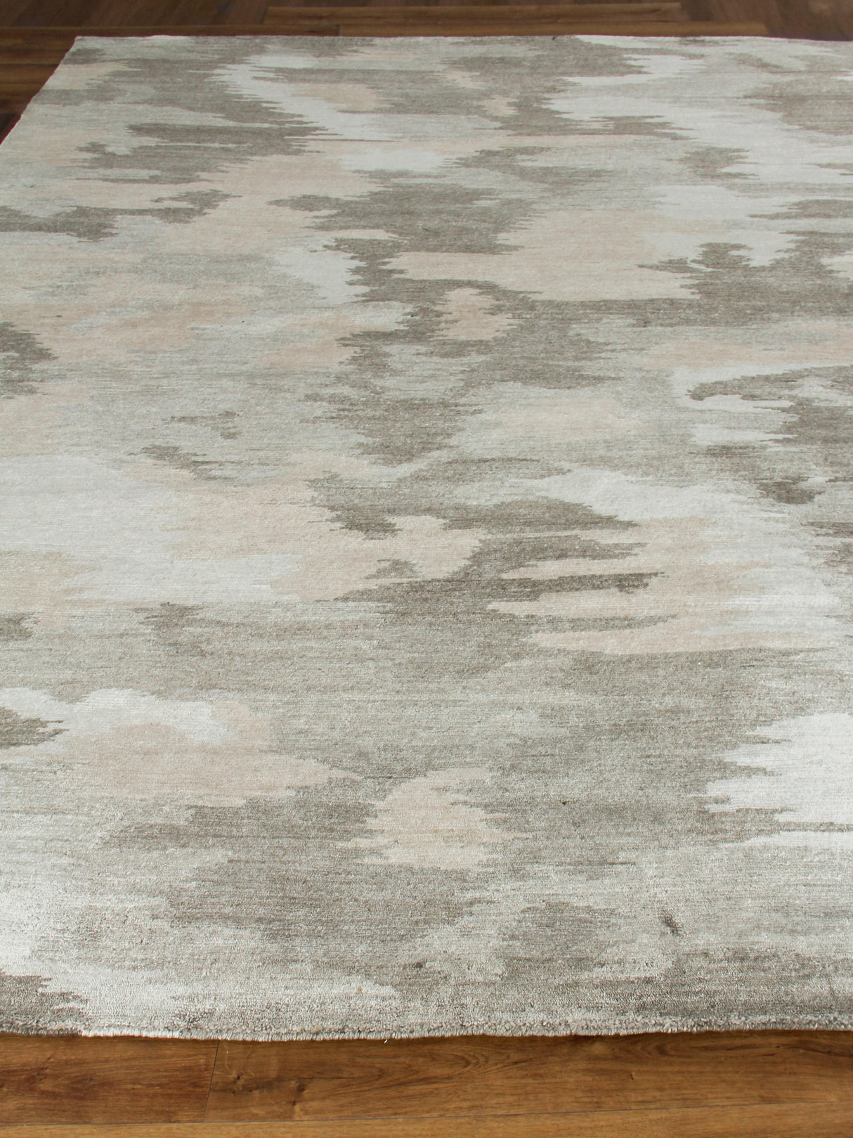 Exquisite Rugs Bamboo Silk Hand-knotted 3263 Light Silver/Gray 10' x 14' Area Rug