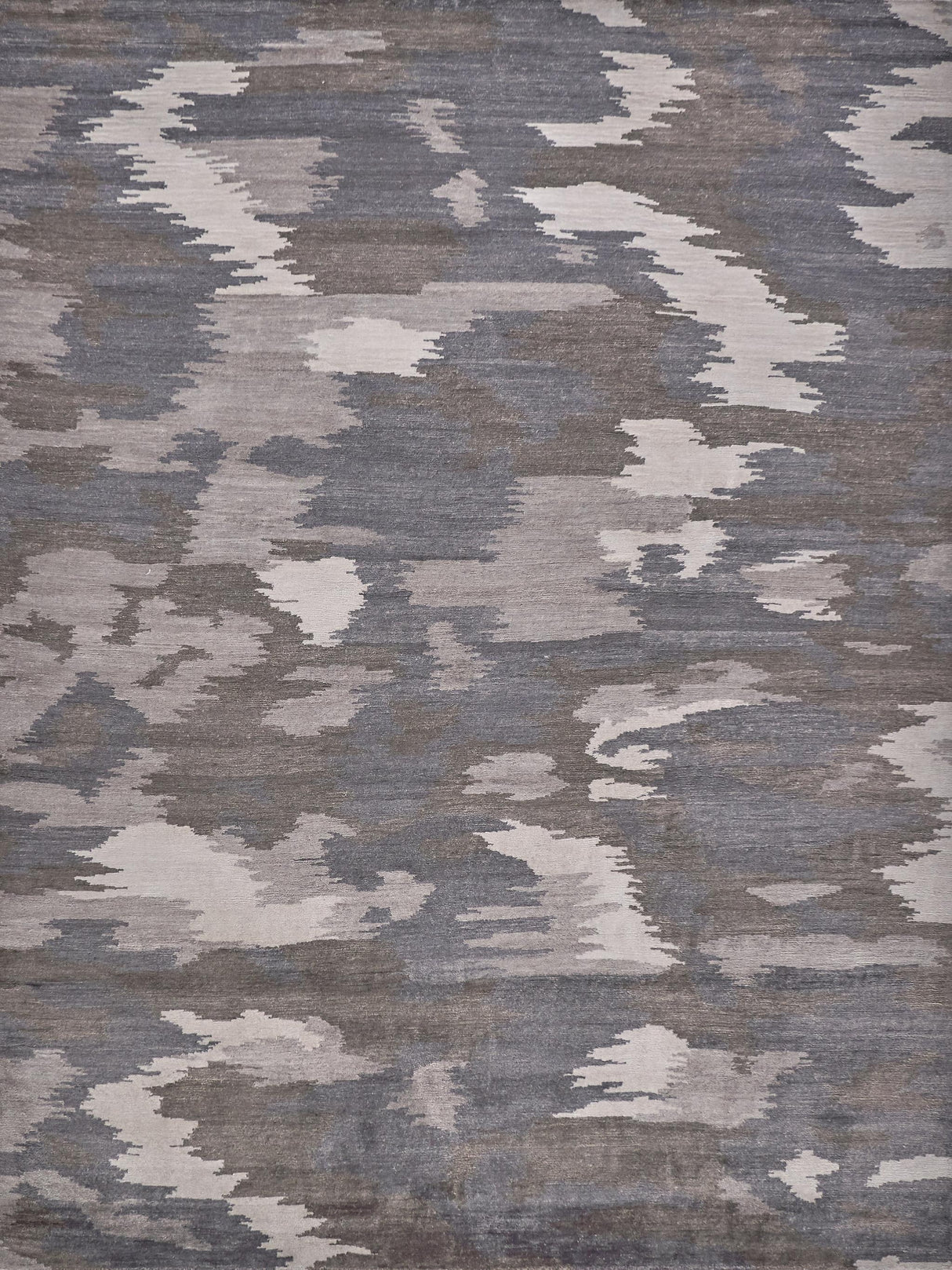 Exquisite Bamboo Silk Hand-knotted Silver/Gray Area Rug 6.0'X9.0' Rug