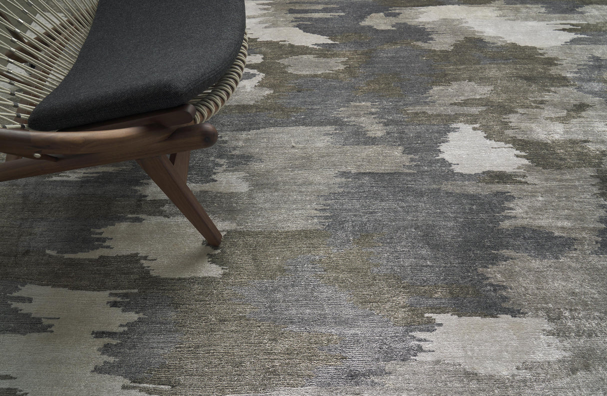 Exquisite Rugs Bamboo Silk Hand-knotted 3282 Silver/Gray 6' x 9' Area Rug